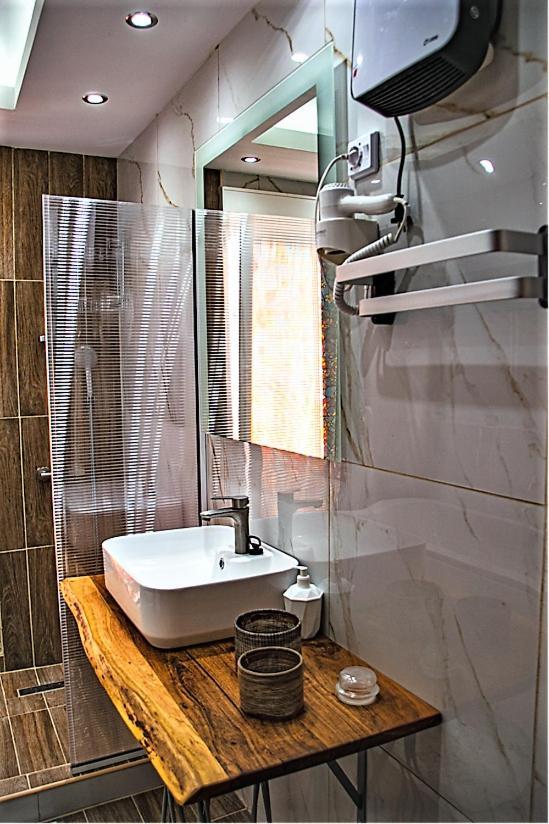 Kassandrou Hot Tub-jakuzzi - 2 Bedrooms - Big Balcony - Center Appartement